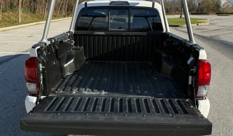 
								2023 Toyota Tacoma DOUBLE CAB SR 2WD 34K MILES full									