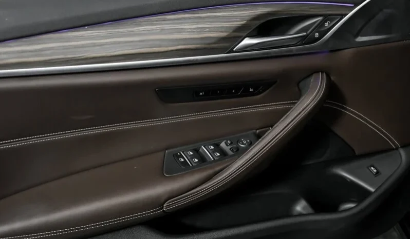 
								2017 BMW 5-Series 530i xDrive full									