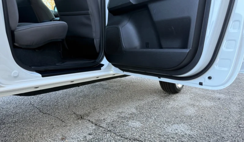 
								2023 Toyota Tacoma DOUBLE CAB SR 2WD 34K MILES full									