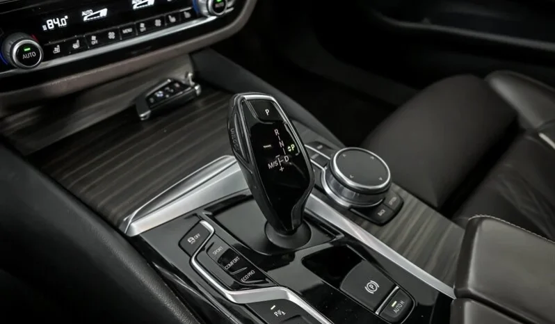 
								2017 BMW 5-Series 530i xDrive full									