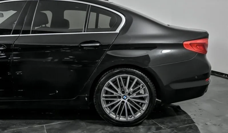 
								2017 BMW 5-Series 530i xDrive full									