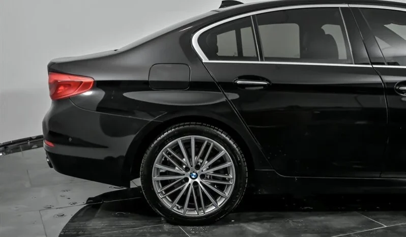 
								2017 BMW 5-Series 530i xDrive full									